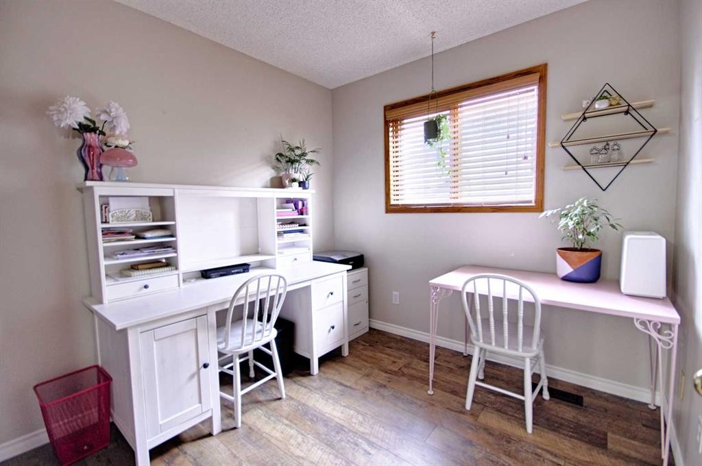 46 Heritage Crescent West, Lethbridge, AB - Indoor Photo Showing Office
