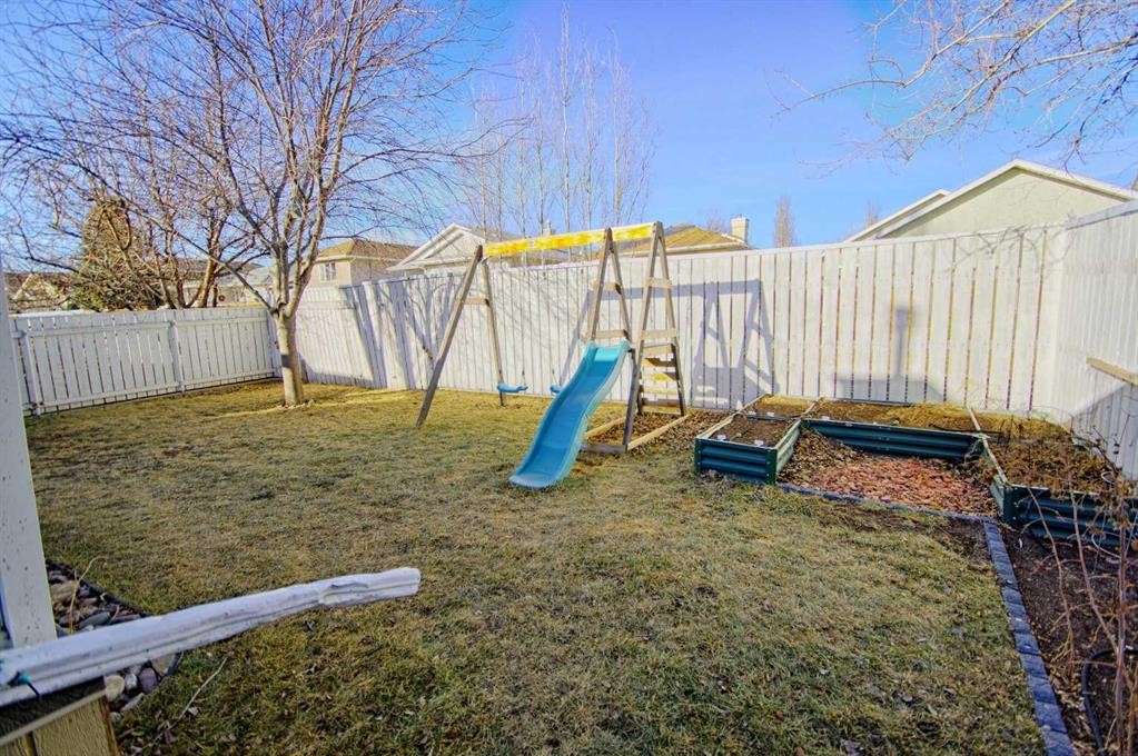 46 Heritage Crescent West, Lethbridge, AB - Outdoor