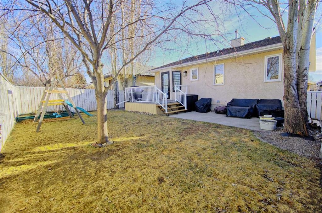 46 Heritage Crescent West, Lethbridge, AB - Outdoor