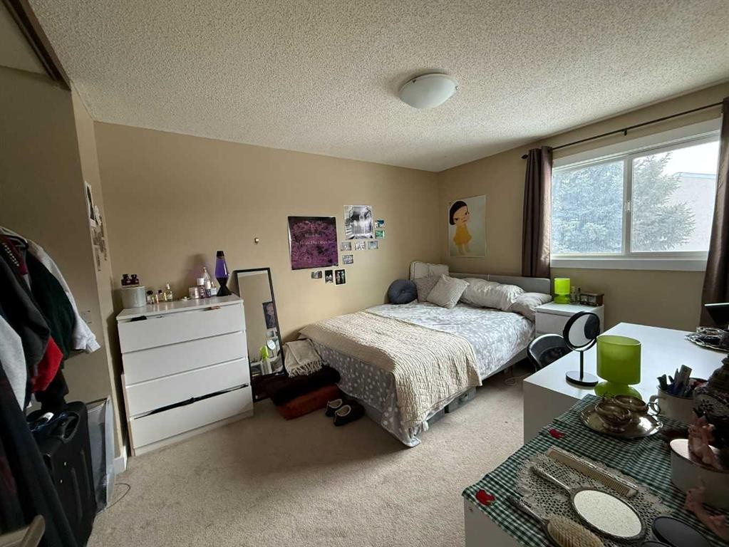 7-65 Lafayette Boulevard, Lethbridge, AB - Indoor Photo Showing Bedroom