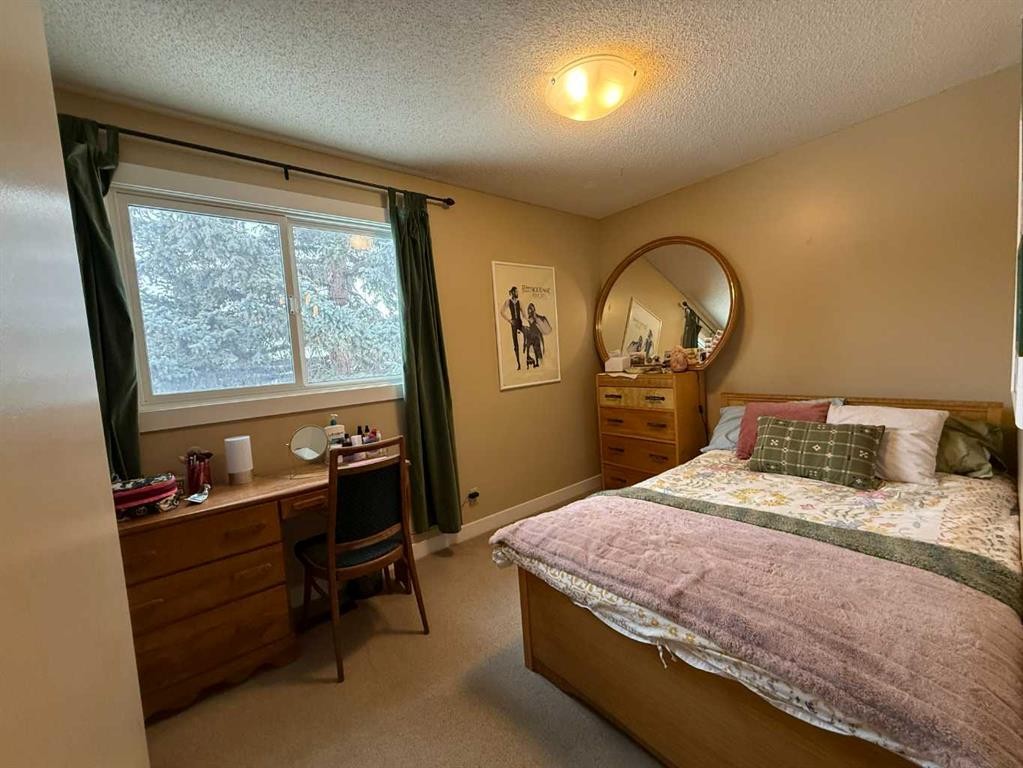 7-65 Lafayette Boulevard, Lethbridge, AB - Indoor Photo Showing Bedroom