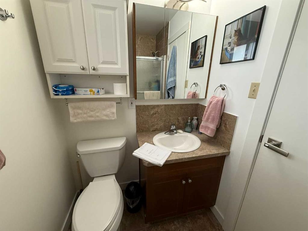 7-65 Lafayette Boulevard, Lethbridge, AB - Indoor Photo Showing Bathroom