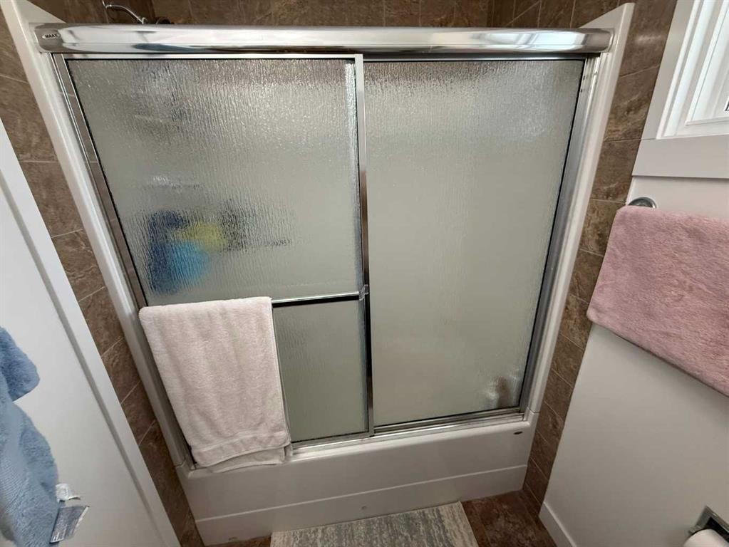 7-65 Lafayette Boulevard, Lethbridge, AB - Indoor Photo Showing Bathroom