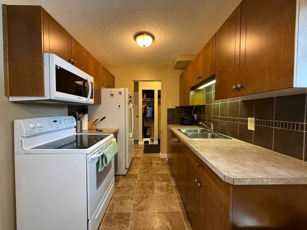 7-65 Lafayette Boulevard, Lethbridge, AB - Indoor