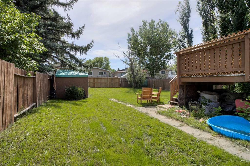 7 Cayuga Place West, Lethbridge, AB - Outdoor With Backyard