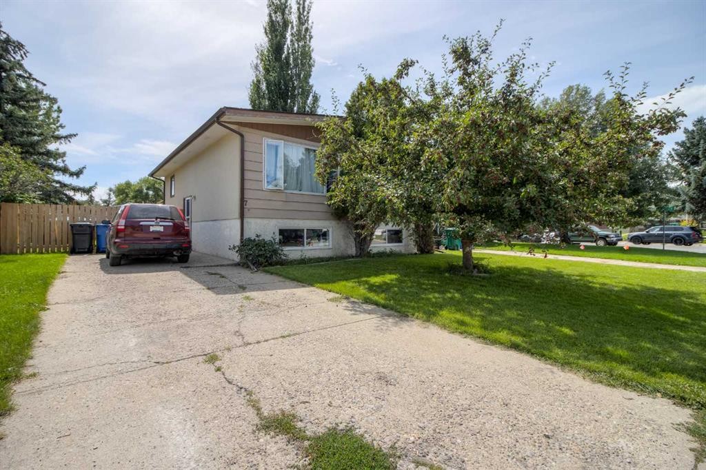 7 Cayuga Place West, Lethbridge, AB - Outdoor