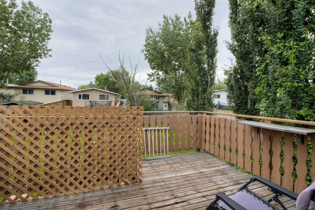 7 Cayuga Place West, Lethbridge, AB - Outdoor With Deck Patio Veranda
