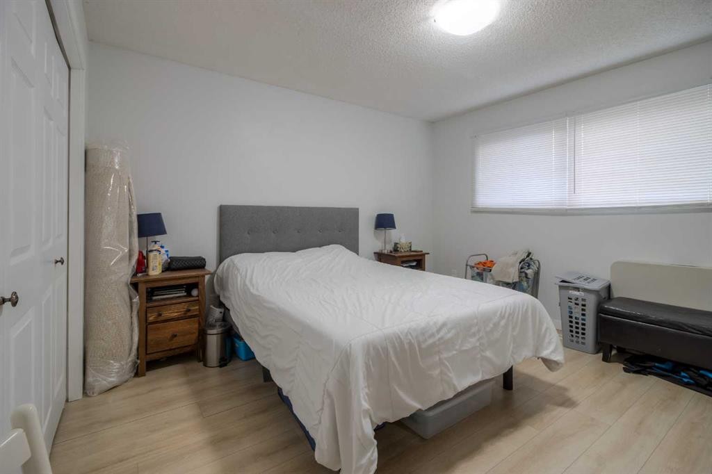 7 Cayuga Place West, Lethbridge, AB - Indoor Photo Showing Bedroom