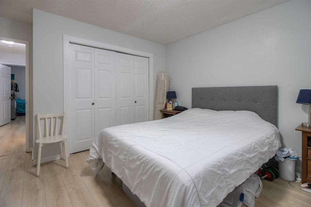 7 Cayuga Place West, Lethbridge, AB - Indoor Photo Showing Bedroom