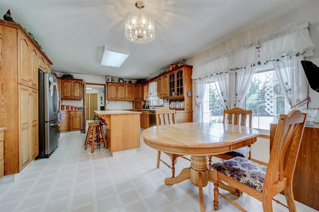 161078 Twp 132 Road, Vauxhall, AB - Indoor Photo Showing Dining Room