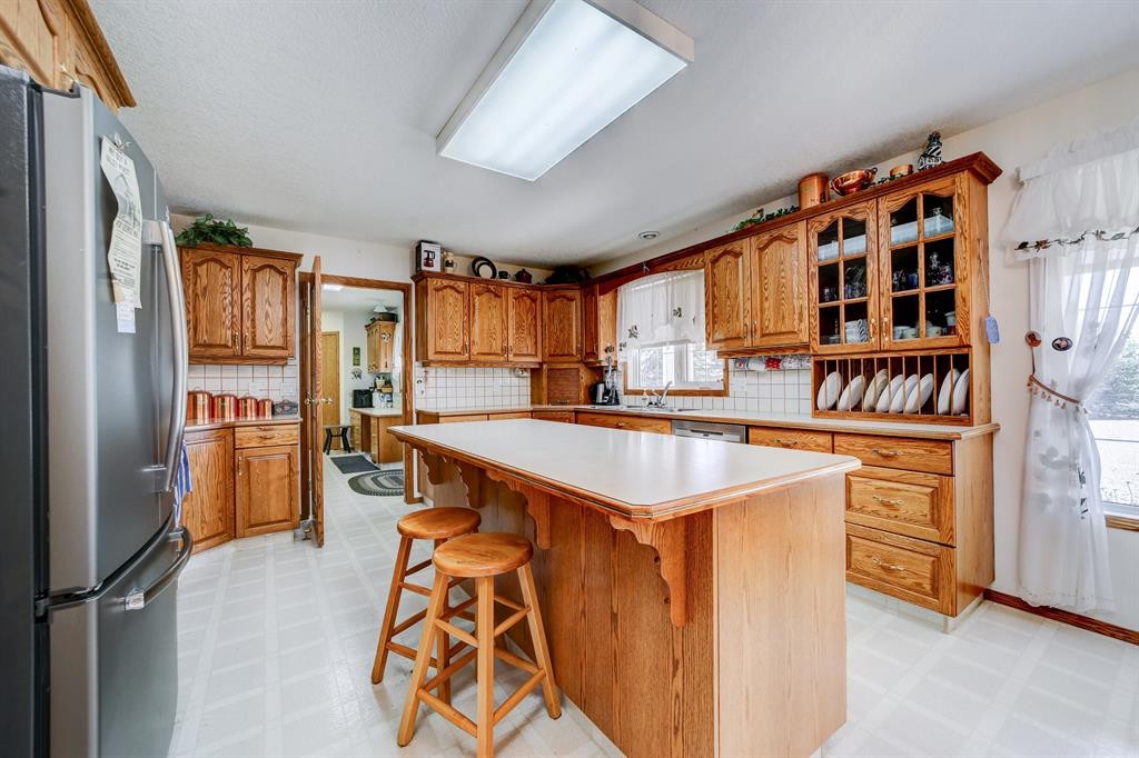 161078 Twp 132 Road, Vauxhall, AB - Indoor Photo Showing Kitchen
