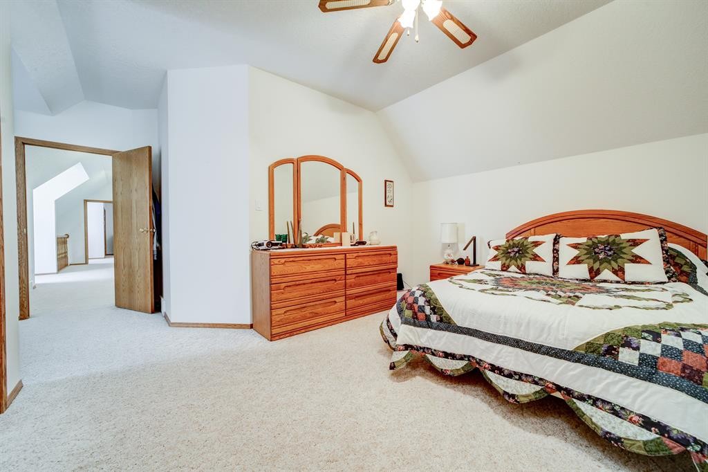 161078 Twp 132 Road, Vauxhall, AB - Indoor Photo Showing Bedroom