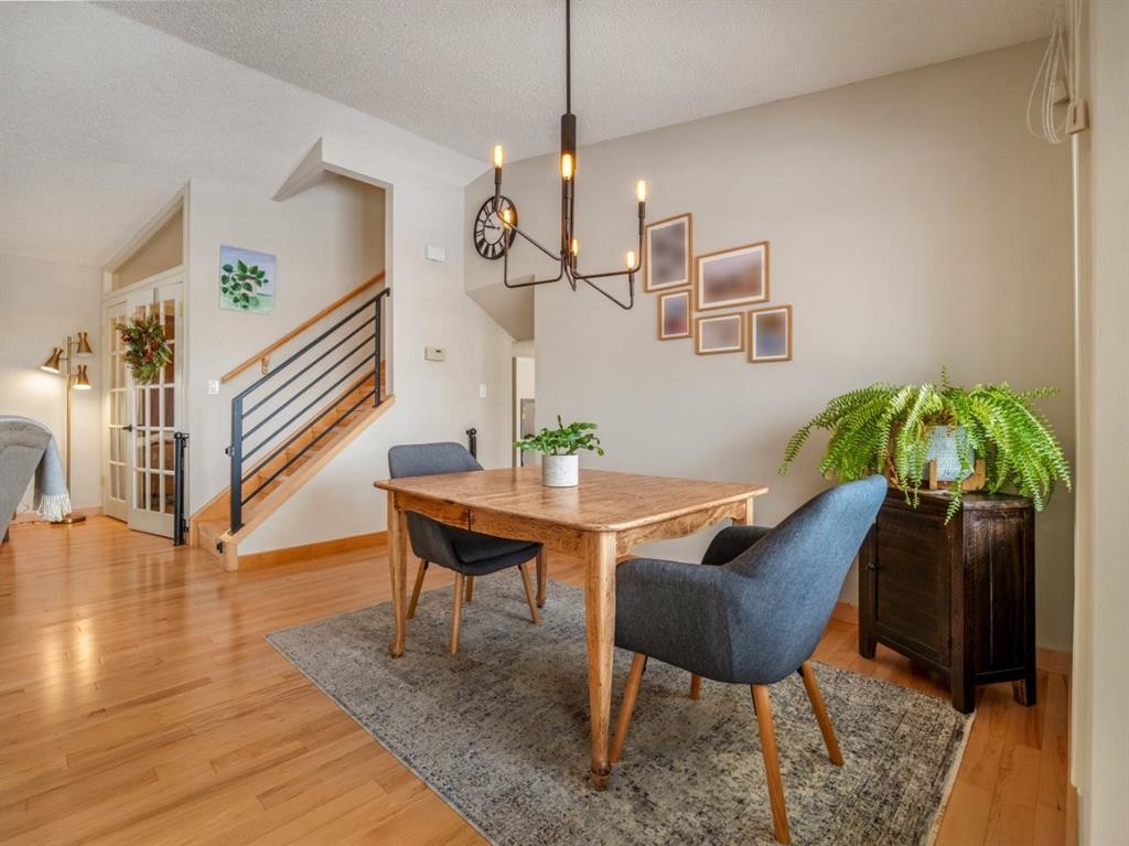 90 Chippewa Crescent West, Lethbridge, AB - Indoor Photo Showing Dining Room