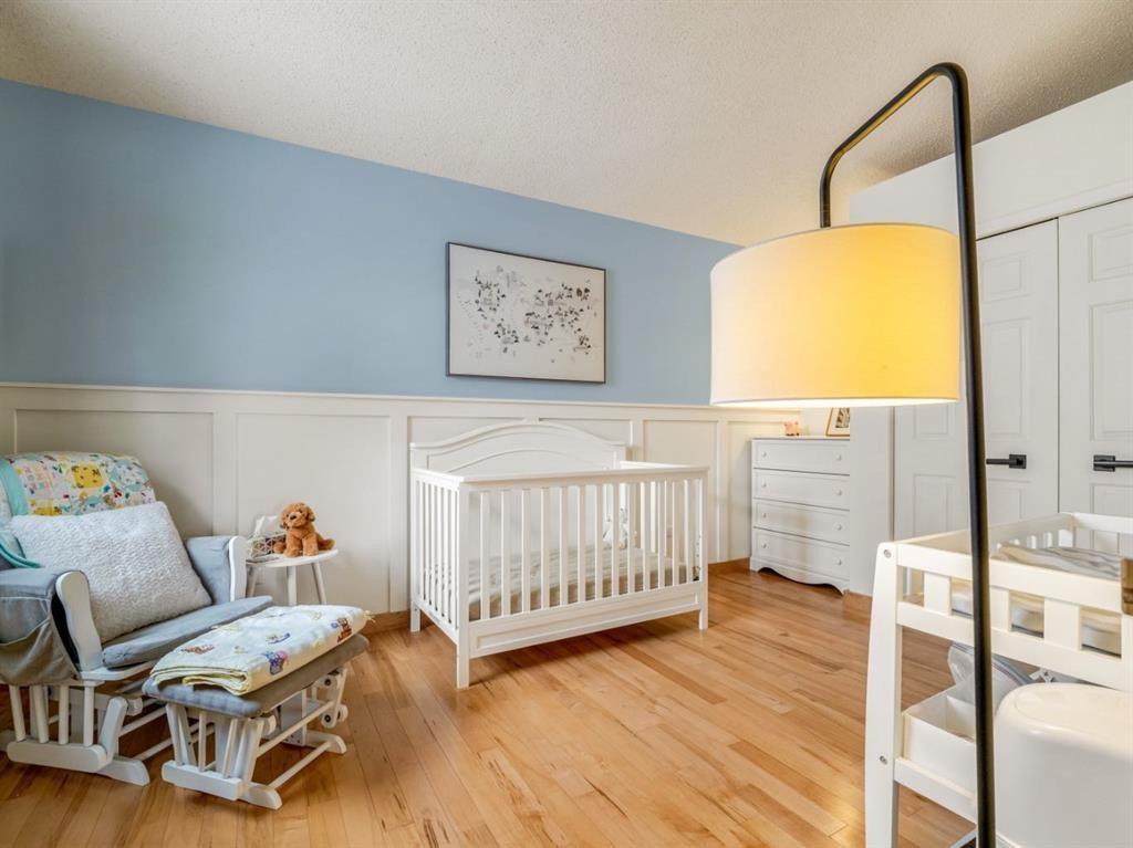 90 Chippewa Crescent West, Lethbridge, AB - Indoor Photo Showing Bedroom