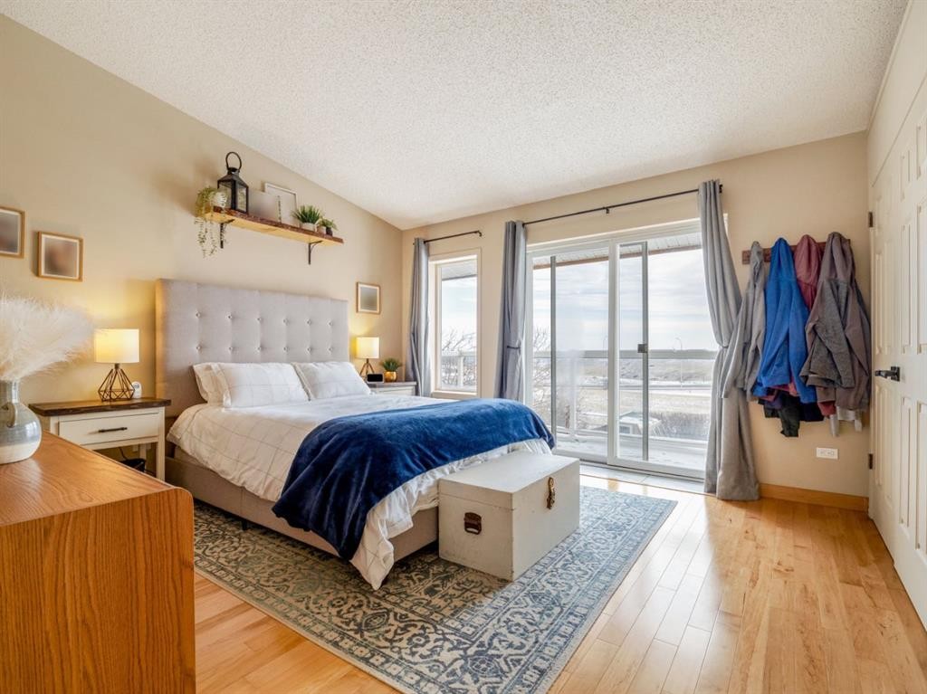 90 Chippewa Crescent West, Lethbridge, AB - Indoor Photo Showing Bedroom