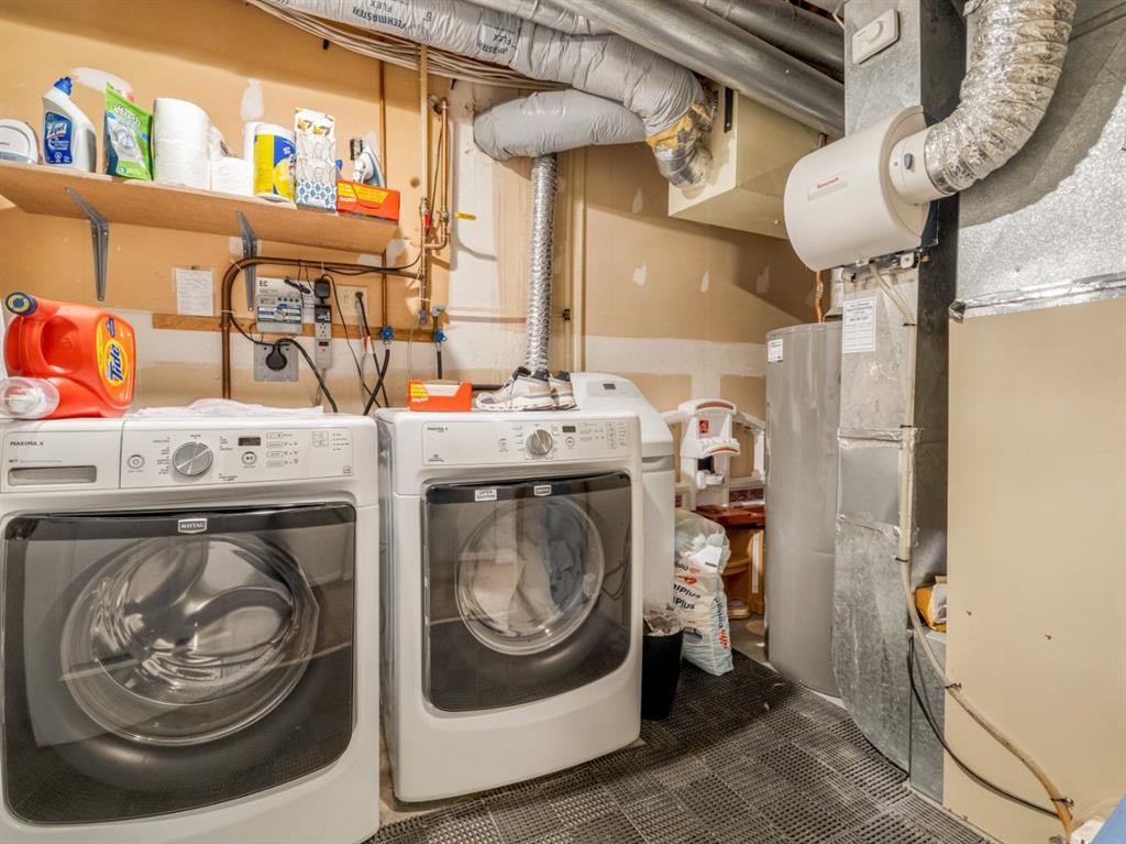 90 Chippewa Crescent West, Lethbridge, AB - Indoor Photo Showing Laundry Room