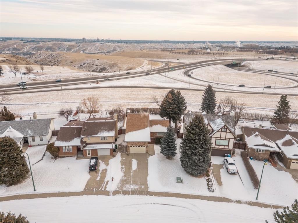 90 Chippewa Crescent West, Lethbridge, AB - Outdoor With View