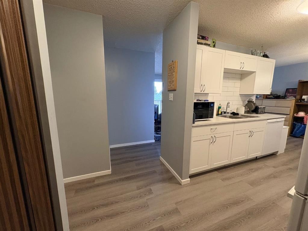 308-85 Foxbend Crescent North, Lethbridge, AB - Indoor Photo Showing Kitchen
