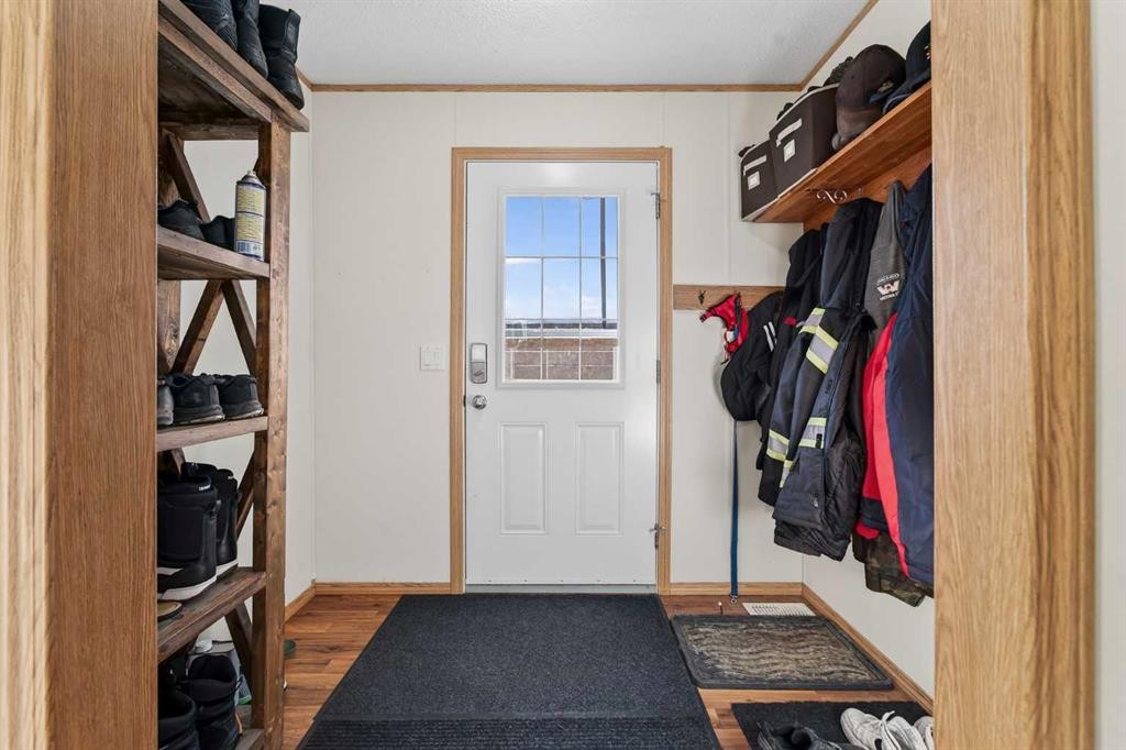 5004 Seasons Boulevard, Coaldale, AB - Indoor