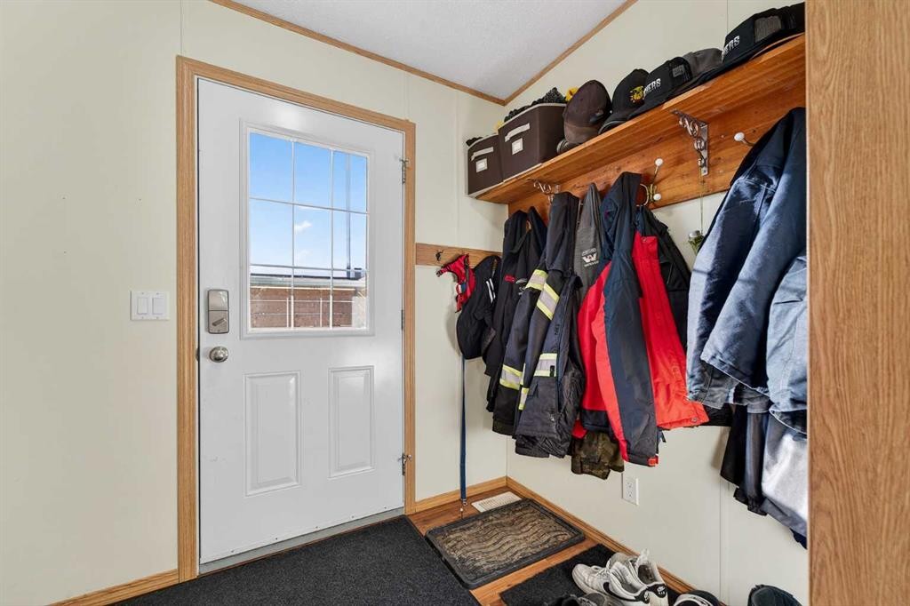 5004 Seasons Boulevard, Coaldale, AB - Indoor