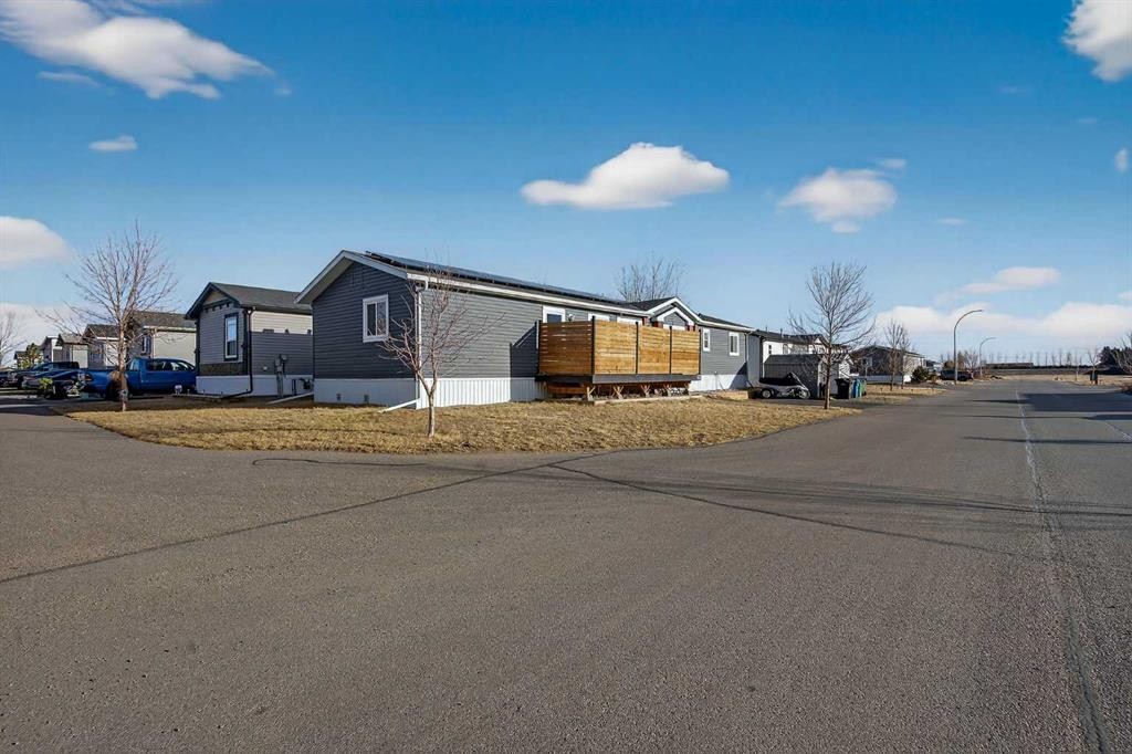5004 Seasons Boulevard, Coaldale, AB - Outdoor