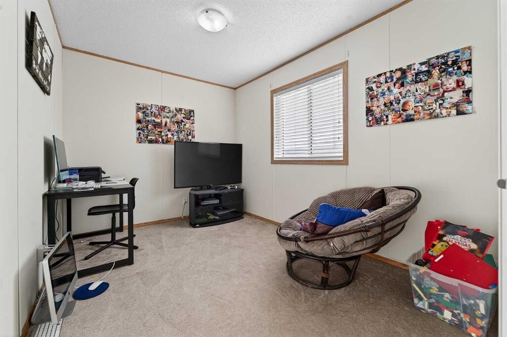 5004 Seasons Boulevard, Coaldale, AB - Indoor