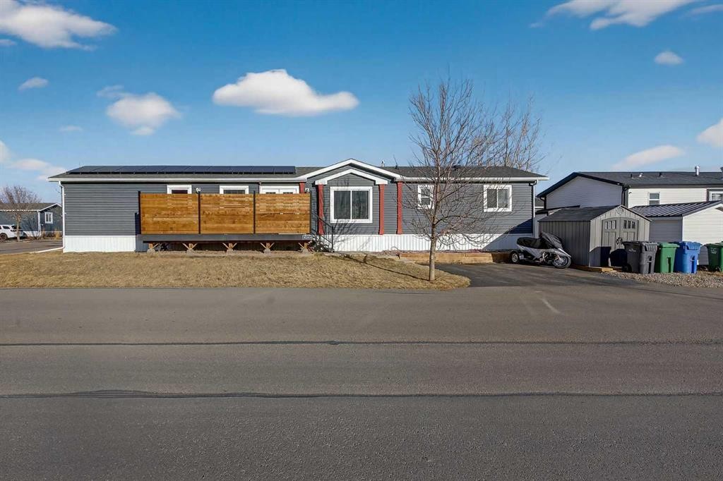 5004 Seasons Boulevard, Coaldale, AB - Outdoor