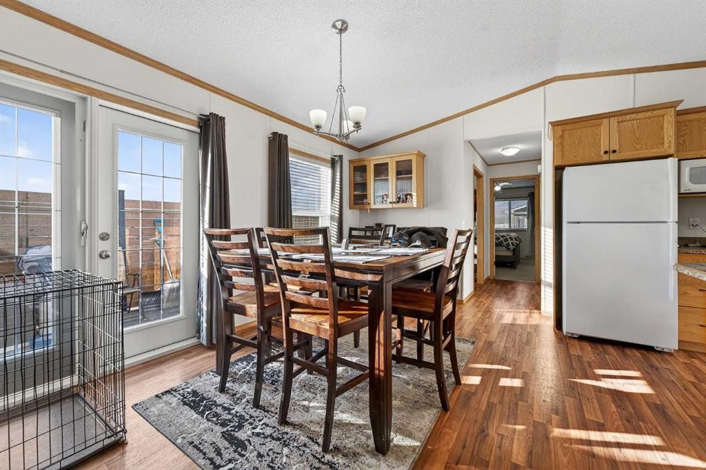 5004 Seasons Boulevard, Coaldale, AB - Indoor Photo Showing Dining Room