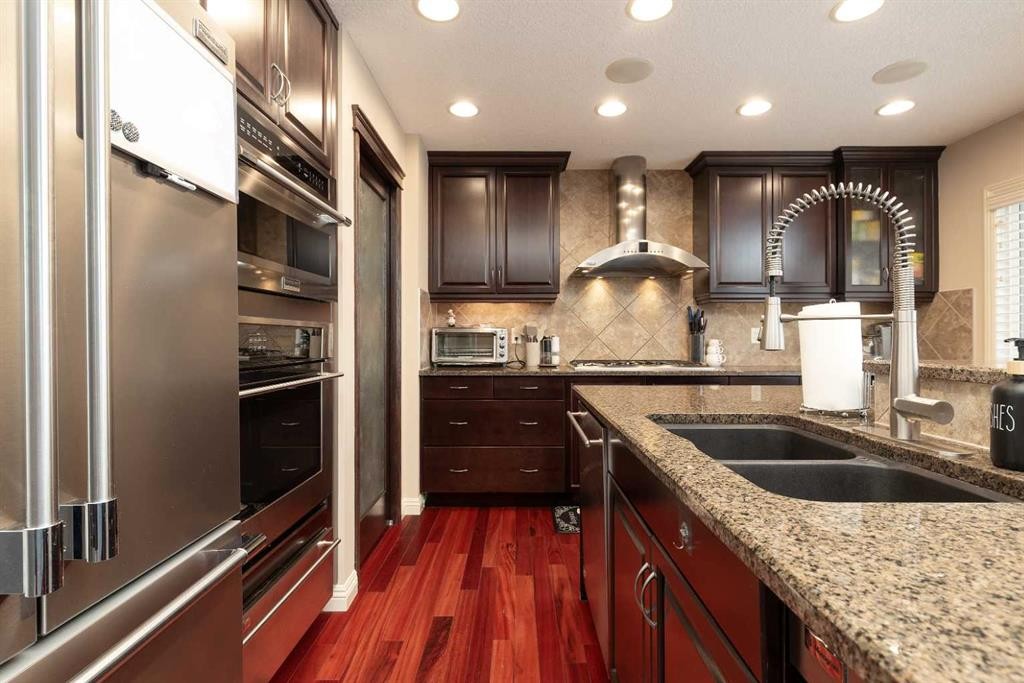 443 Everbrook Way Sw, Calgary, AB - Indoor Photo Showing Kitchen With Double Sink With Upgraded Kitchen
