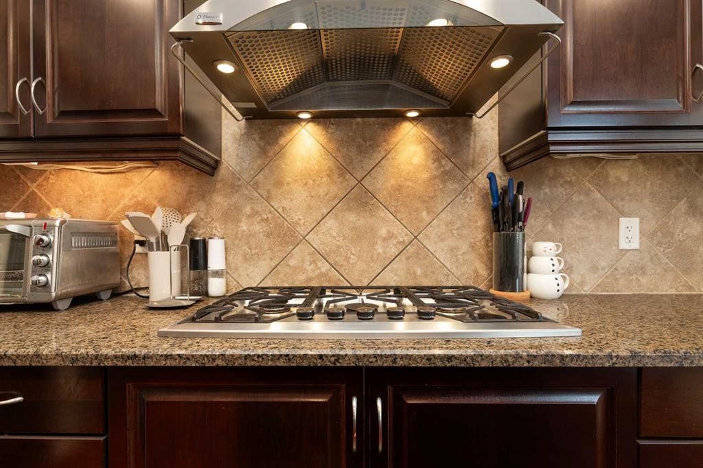 443 Everbrook Way Sw, Calgary, AB - Indoor Photo Showing Kitchen