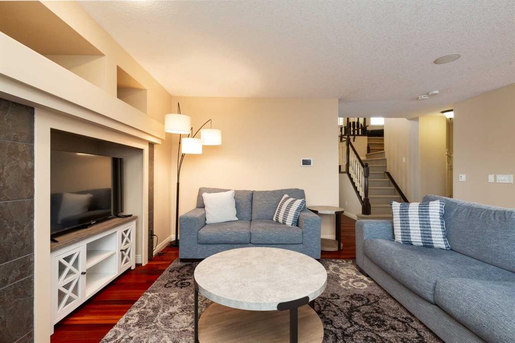 443 Everbrook Way Sw, Calgary, AB - Indoor Photo Showing Living Room