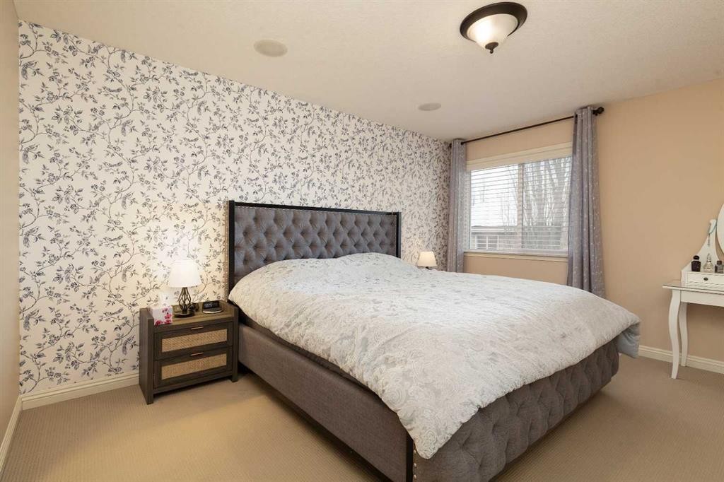 443 Everbrook Way Sw, Calgary, AB - Indoor Photo Showing Bedroom