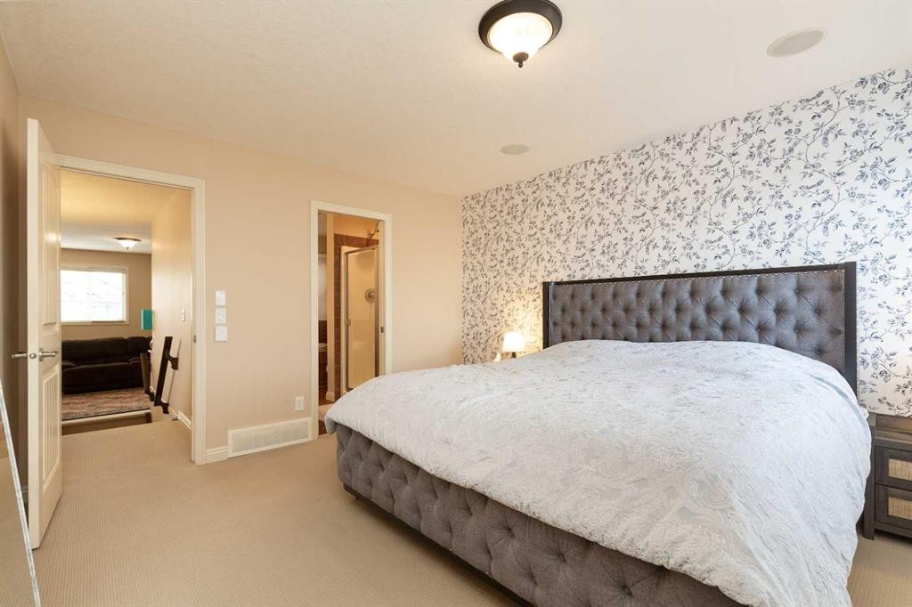 443 Everbrook Way Sw, Calgary, AB - Indoor Photo Showing Bedroom