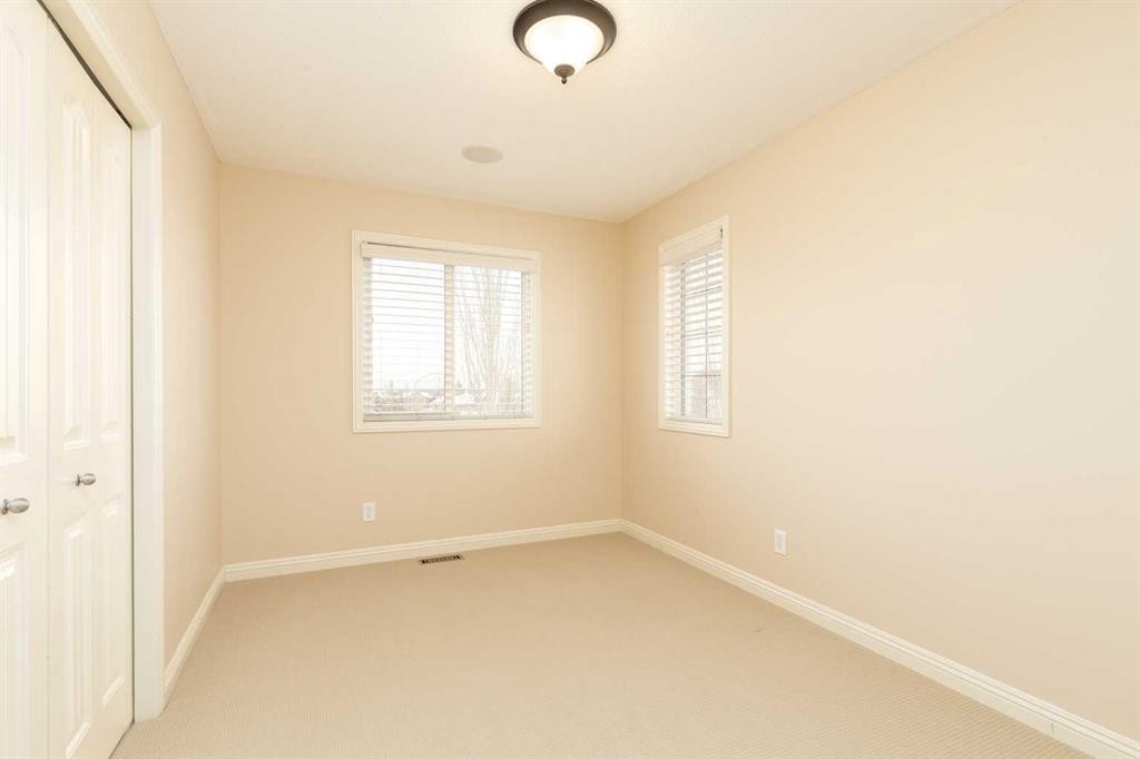 443 Everbrook Way Sw, Calgary, AB - Indoor Photo Showing Other Room