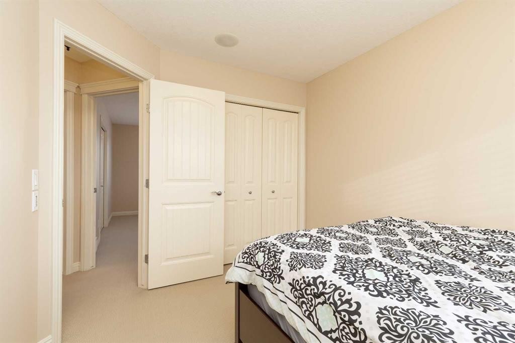 443 Everbrook Way Sw, Calgary, AB - Indoor Photo Showing Bedroom