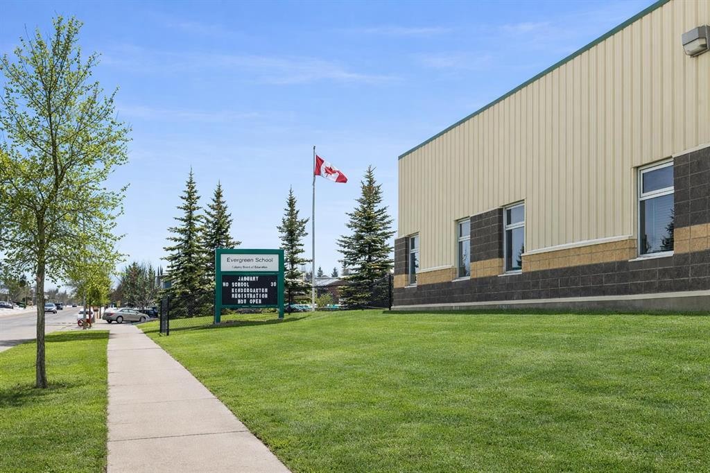443 Everbrook Way Sw, Calgary, AB - Outdoor