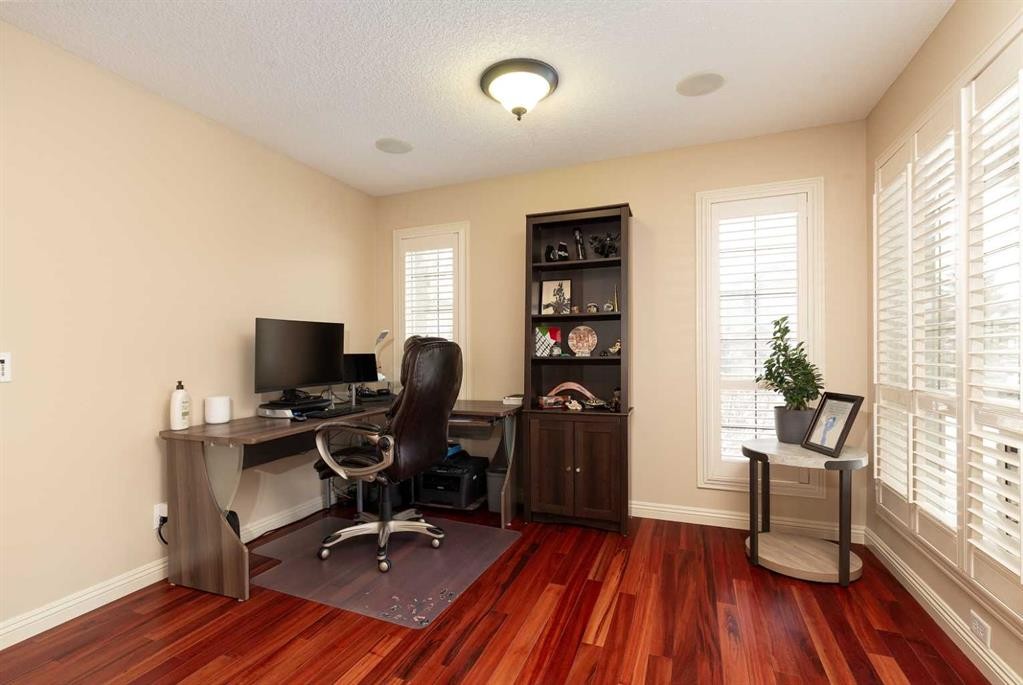 443 Everbrook Way Sw, Calgary, AB - Indoor Photo Showing Office