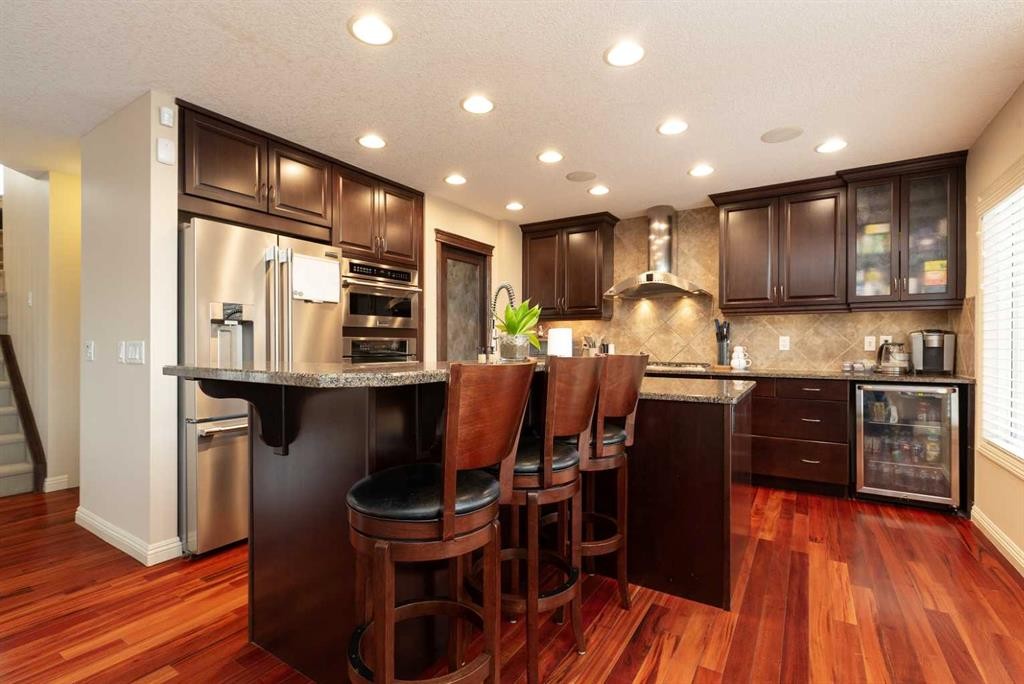 443 Everbrook Way Sw, Calgary, AB - Indoor Photo Showing Kitchen With Upgraded Kitchen