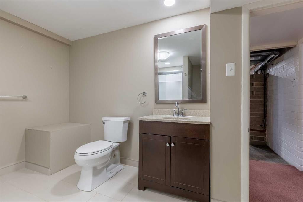 315 Dieppe Boulevard South, Lethbridge, AB - Indoor Photo Showing Bathroom