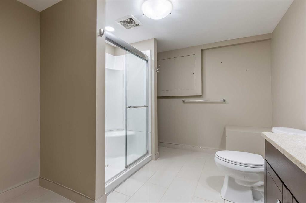 315 Dieppe Boulevard South, Lethbridge, AB - Indoor Photo Showing Bathroom
