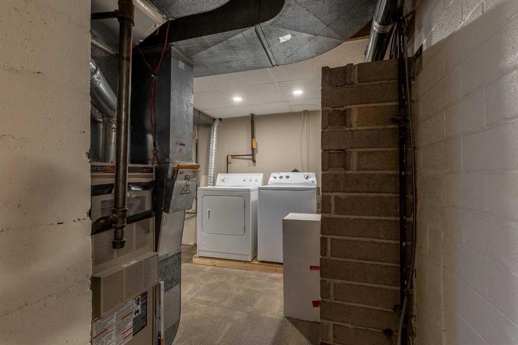 315 Dieppe Boulevard South, Lethbridge, AB - Indoor Photo Showing Laundry Room