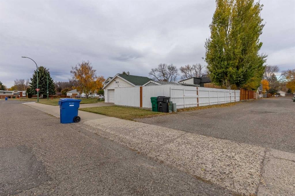 315 Dieppe Boulevard South, Lethbridge, AB - Outdoor