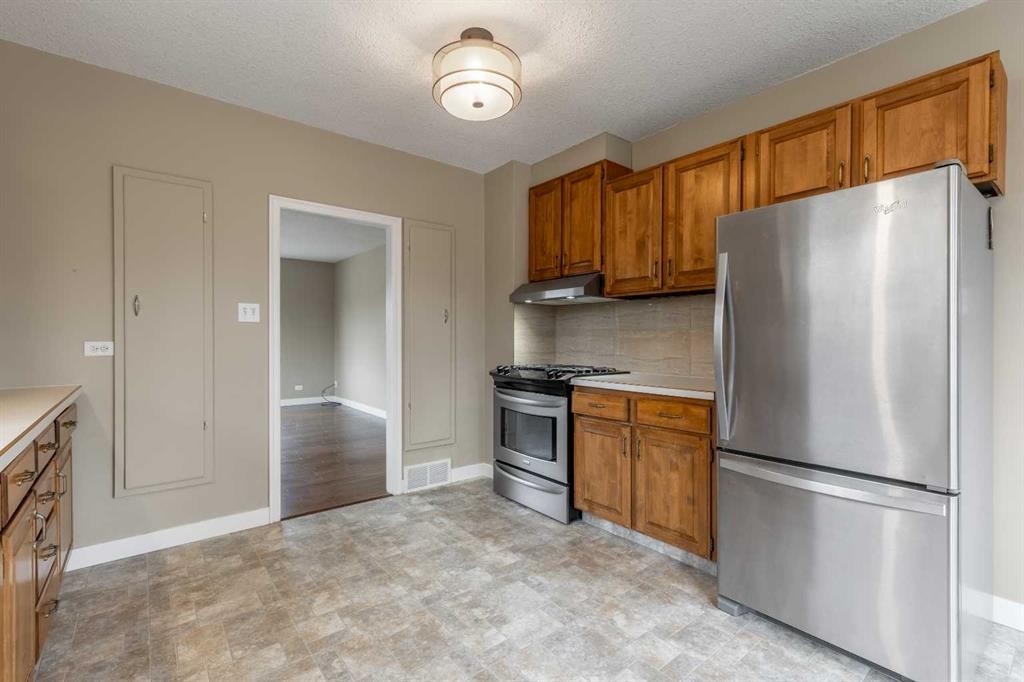 315 Dieppe Boulevard South, Lethbridge, AB - Indoor Photo Showing Kitchen