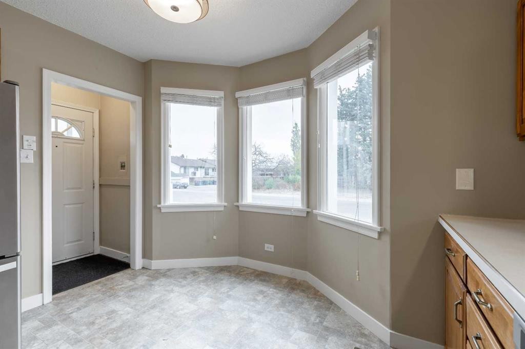 315 Dieppe Boulevard South, Lethbridge, AB - Indoor Photo Showing Other Room