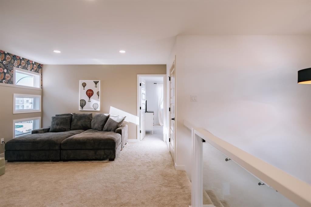 209 Blackwolf Place North, Lethbridge, AB - Indoor Photo Showing Living Room