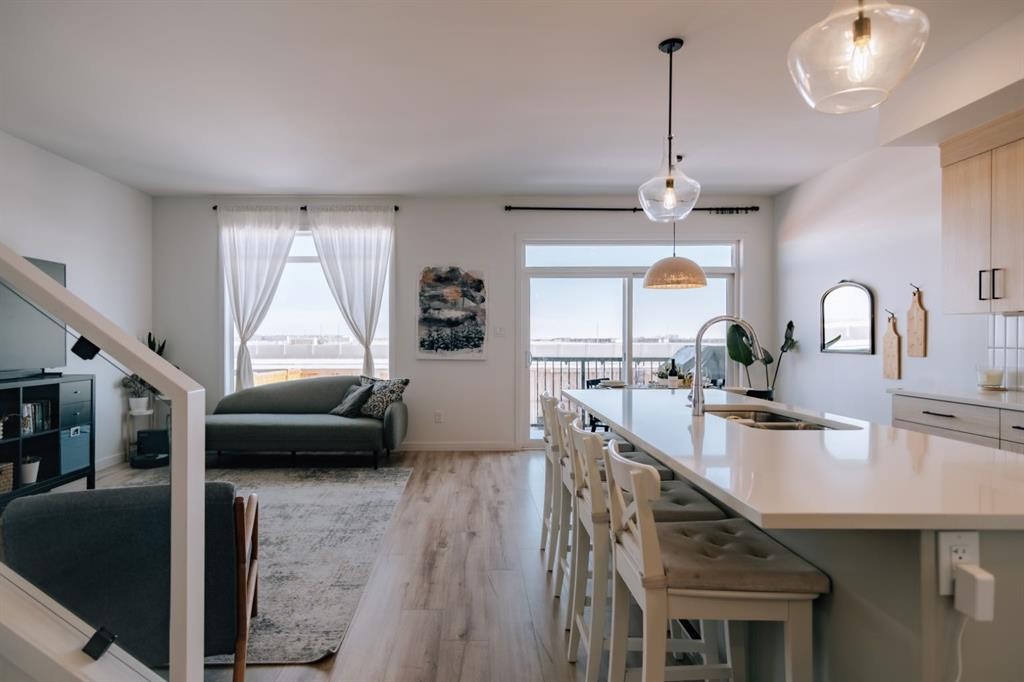 209 Blackwolf Place North, Lethbridge, AB - Indoor Photo Showing Kitchen With Double Sink