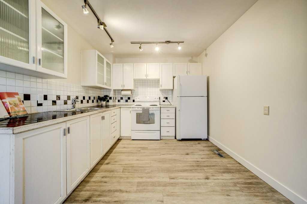 3511 Forestry Avenue South, Lethbridge, AB - Indoor Photo Showing Kitchen With Double Sink