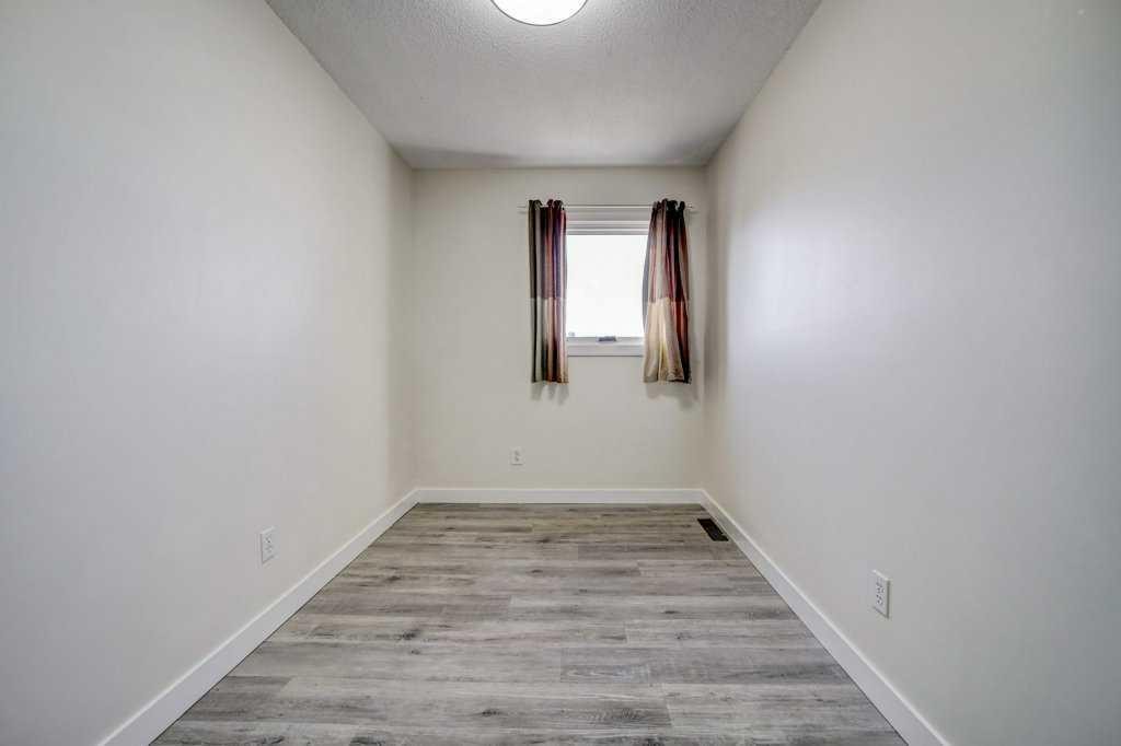 3511 Forestry Avenue South, Lethbridge, AB - Indoor Photo Showing Other Room