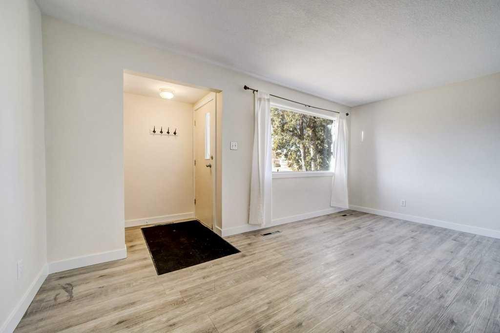 3511 Forestry Avenue South, Lethbridge, AB - Indoor Photo Showing Other Room