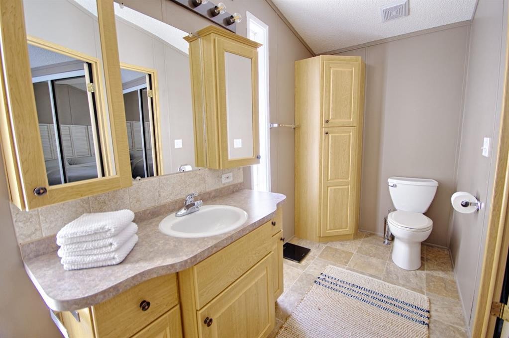 3315 31 Street, Lethbridge, AB